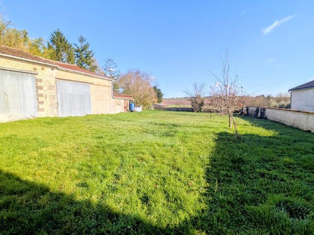 Maison vente à Cognac, Salles-d'angles