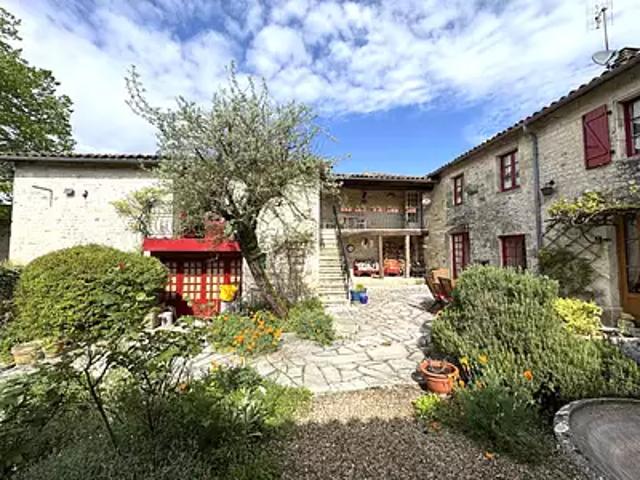 Maison vente à Confolens, Salles-de-villefagnan