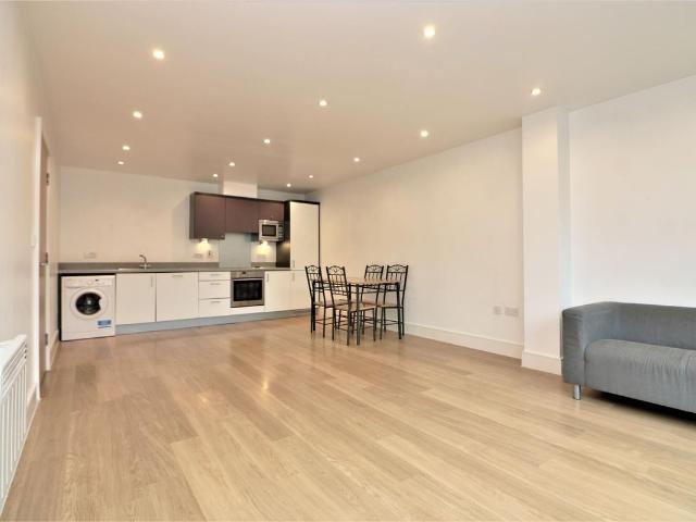Apartment for rent in Locksley Estate, Limehouse