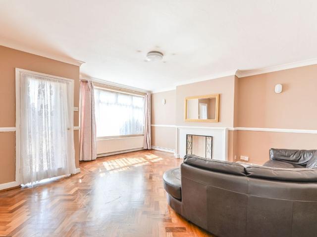 Apartment for rent in Kingsbury, Greater London