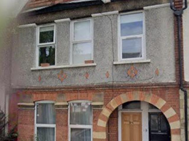Apartment for rent in Furzedown, Greater London