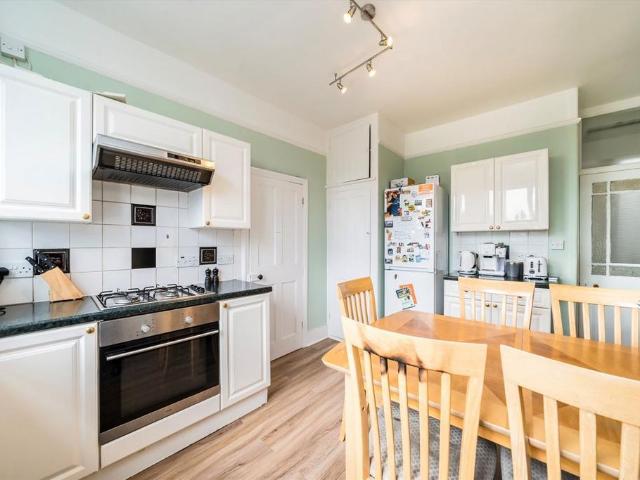 Apartment for rent in Furzedown, Greater London