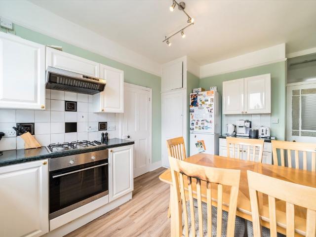 Apartment for rent in Furzedown, Greater London