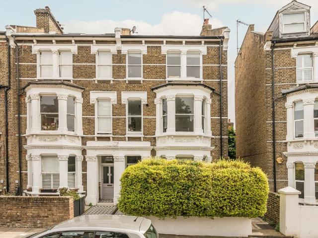 Apartment for rent in Maida Hill, Greater London