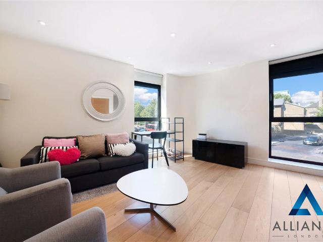 Apartment for rent in Poplar Grove, Greater London