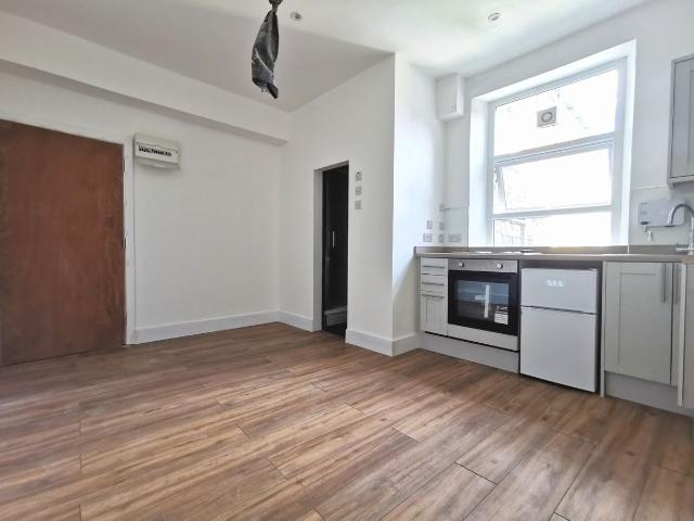Studio for rent in Queen's Park, Greater London