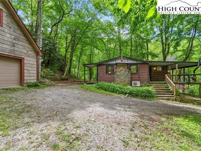 House for sale in Elk Park