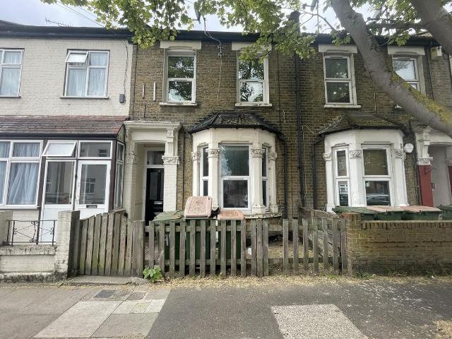 Apartment for rent in Upton Park, Greater London