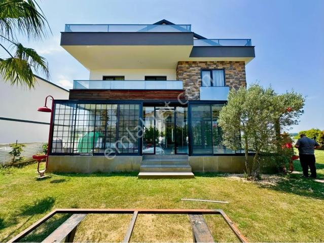 Kumcağız Mahallesi, 19 Mayıs içerisinde satılık Villa