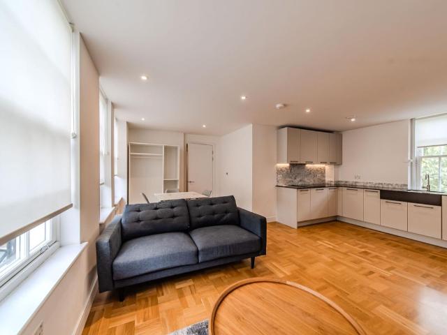 Apartment for rent in West Kensington, Greater London