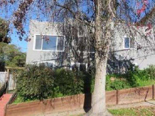 House for sale in Oakland