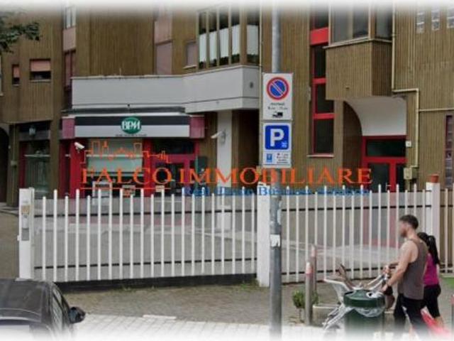 Locale Commerciale in affitto a San Donato Milanese, Lombardia