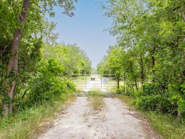 Farm for sale in Luling, Caldwell County