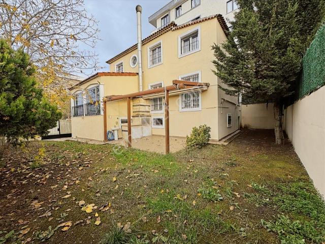Yunus Emre Mahallesi, Sancaktepe içerisinde satılık Villa