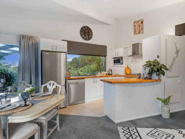 House for rent in Paremoremo, Oroua County