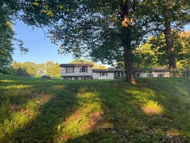 House for sale in Falls, Pennsylvania
