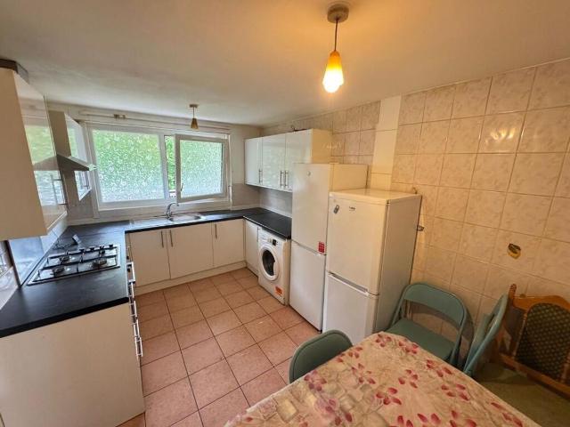 Apartment for rent in Ocean Estate, Mile End