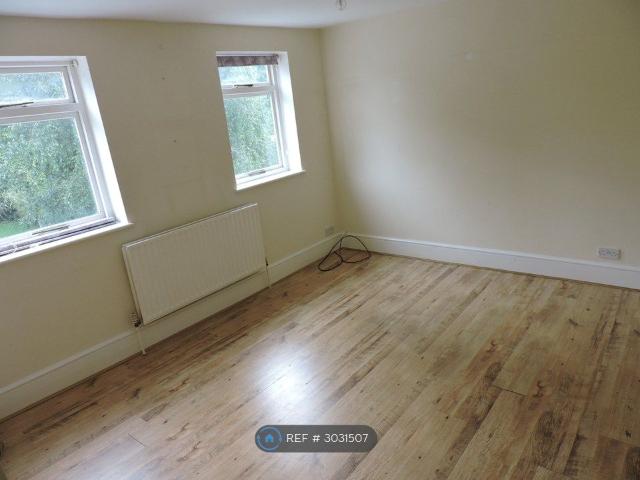 Apartment for rent in Widmore, Greater London