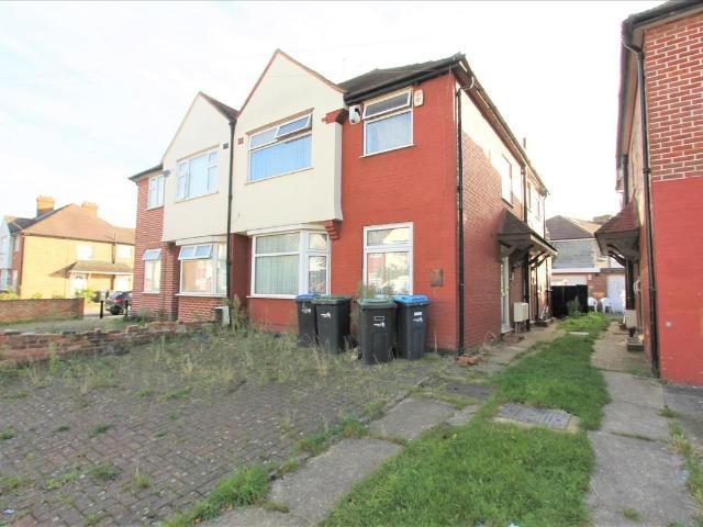 Apartment for rent in Ponders End, Greater London