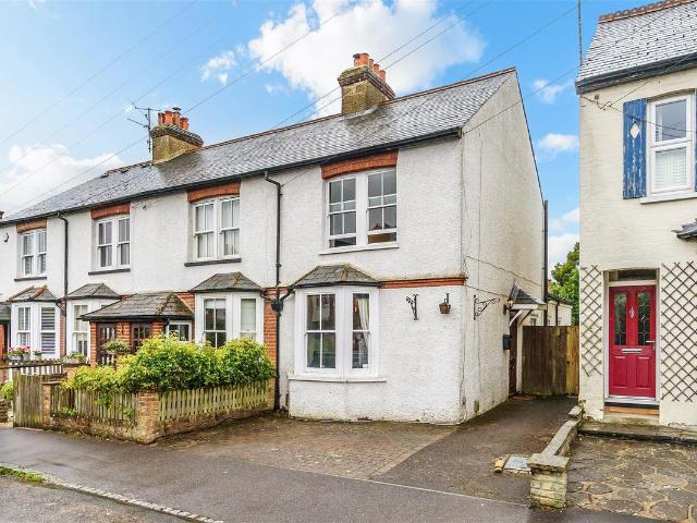 House for rent in Walton On The Hill, Red Hill