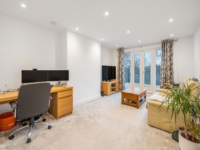 Apartment for rent in Coldharbour, Greater London