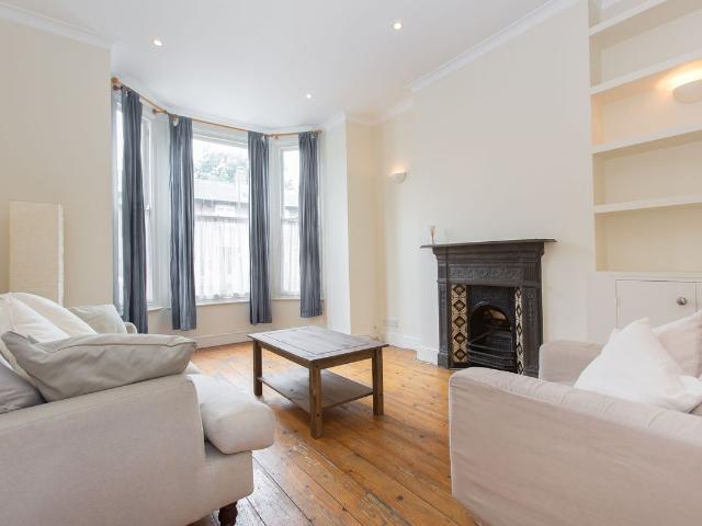 Apartment for rent in Stockwell, Greater London