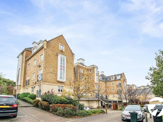 Apartment for rent in Worcester Park Estate, Monks Orchard