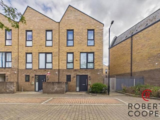 House for rent in Lane, Greater London