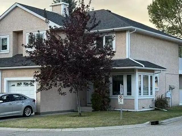 Townhouse for rent in Sandstone Valley, Calgary