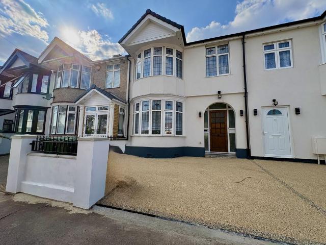 Apartment for rent in Thames View, Greater London