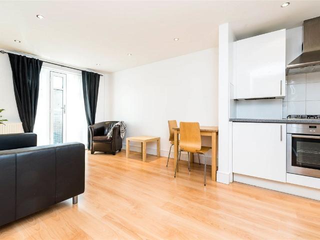 Apartment for rent in Shacklewell, Greater London