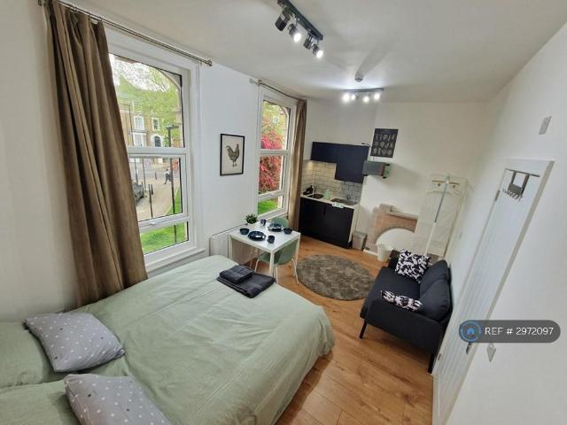House for rent in Shacklewell, Greater London