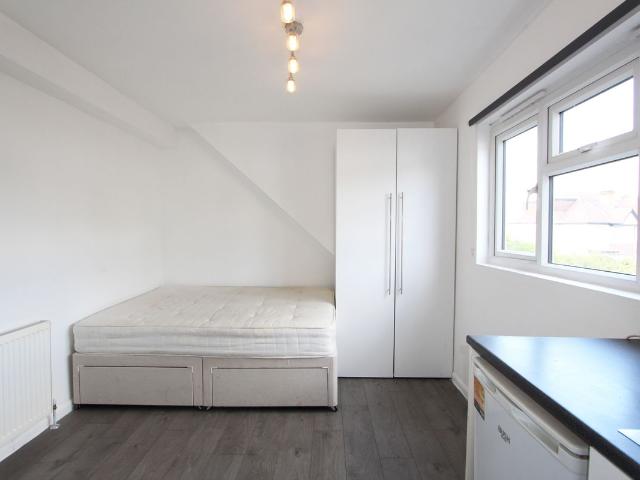 Studio for rent in Brent Cross, Greater London