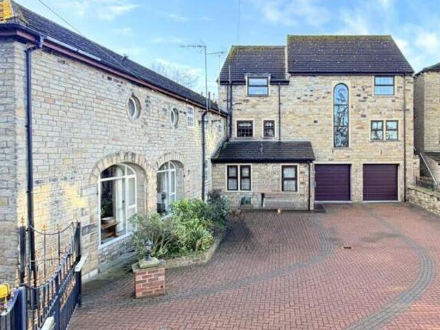House for sale in Dewsbury, West Yorkshire