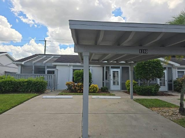 Condo for sale in Myerlee, Cypress Lake