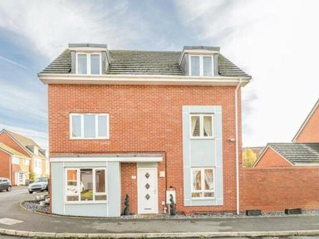 House for sale in Halesowen, West Midlands