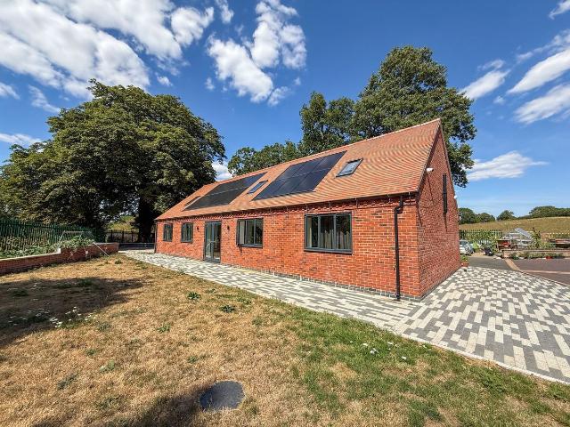 House for rent in Green Close, Warwickshire
