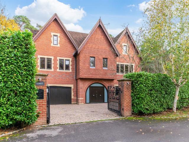 House for rent in Kingswood Warren, Red Hill