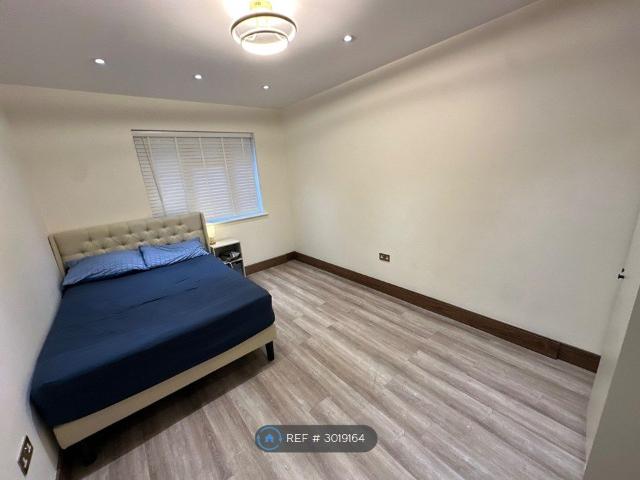 Room for rent in South Beddington, Greater London