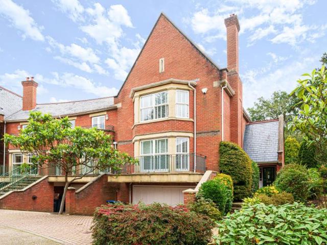 House for rent in Virginia Water, Runnymede