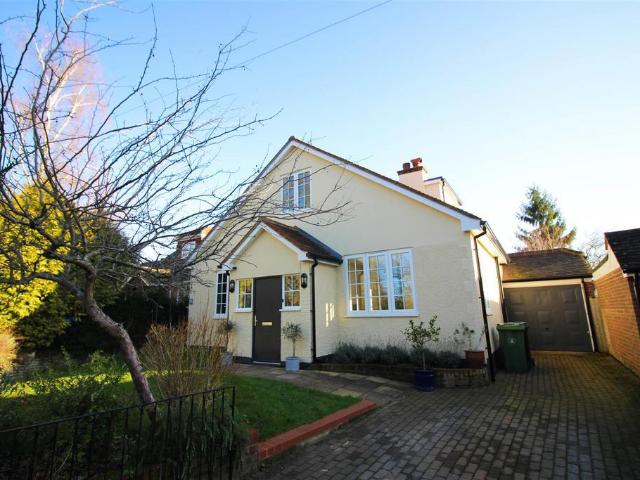 House for rent in Heol-las, Surrey