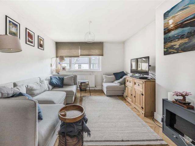 Apartment for rent in North Sheen, Greater London