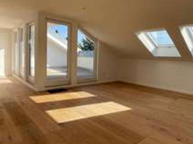 Dachgeschosswohnung kaufen in Goldbach, Bayern