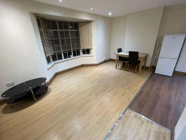 Apartment for rent in Plasnewydd, Falcon Lodge
