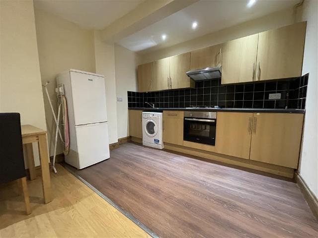 Apartment for rent in Plasnewydd, Falcon Lodge