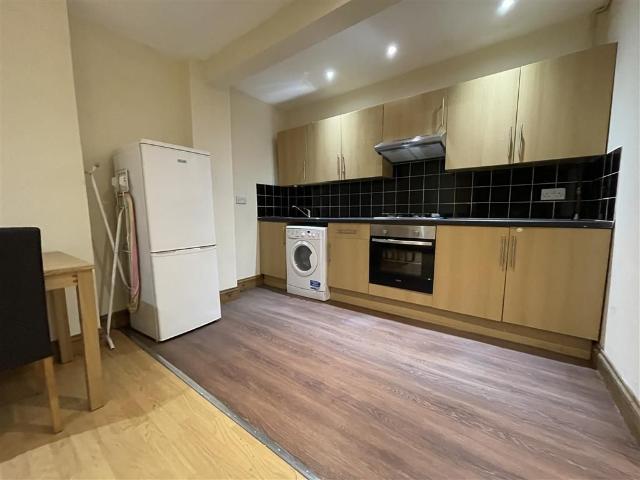 Apartment for rent in Plasnewydd, Falcon Lodge