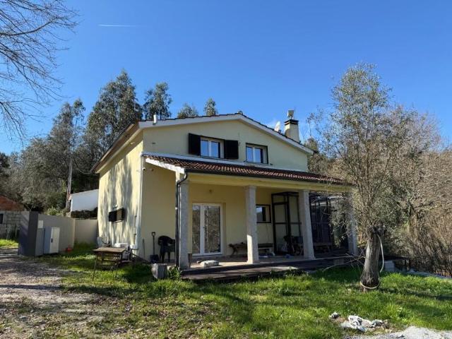 Casa venda em Couto Do Mosteiro, Viseu