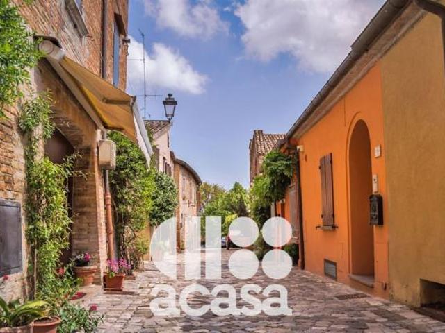 Locale Commerciale in vendita a Unione di comuni Valmarecchia, Santarcangelo Di