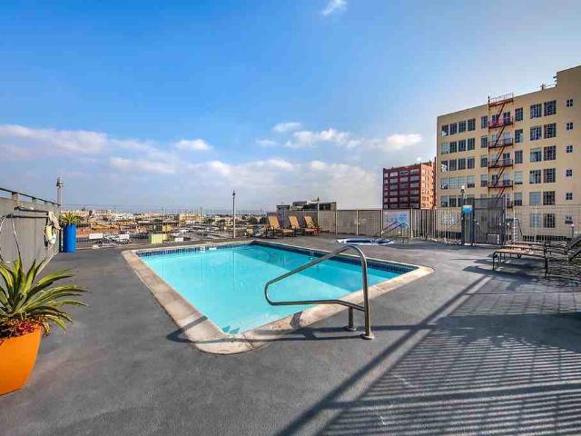 Apartment for rent in Canoga Park, California