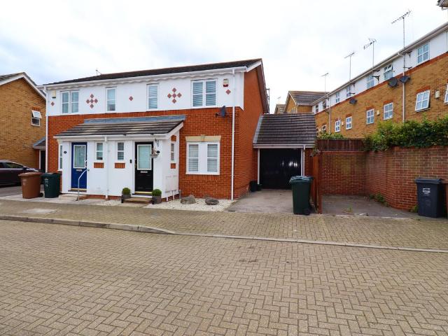House for rent in Swanscombe and Greenhithe, Monks Orchard